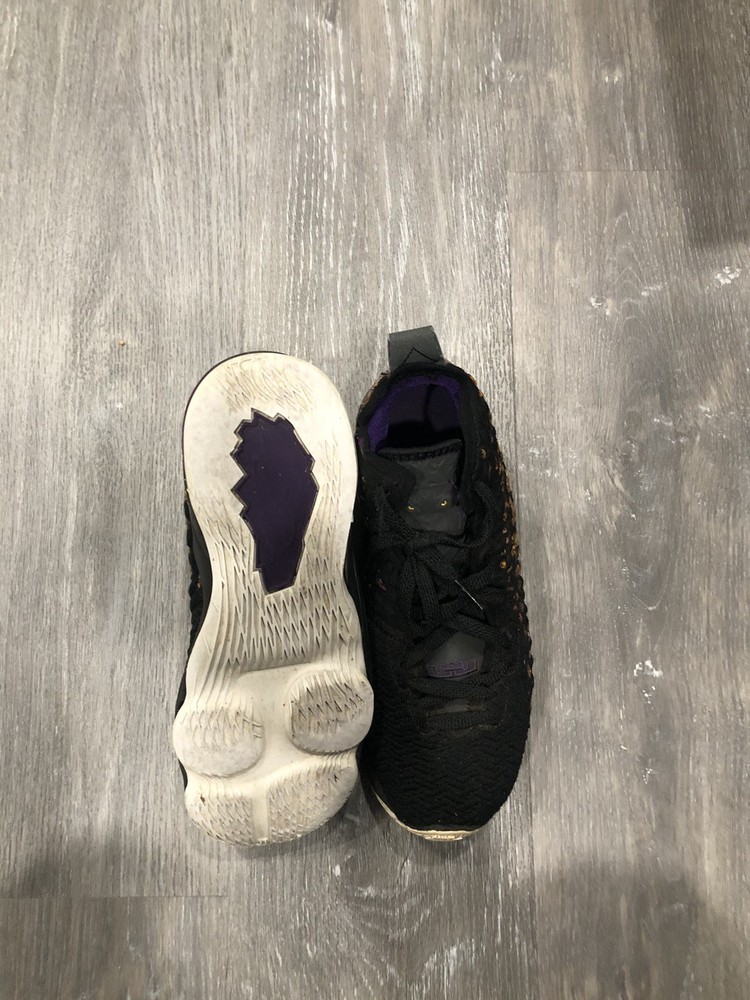 LeBron James Shoes Size 7y