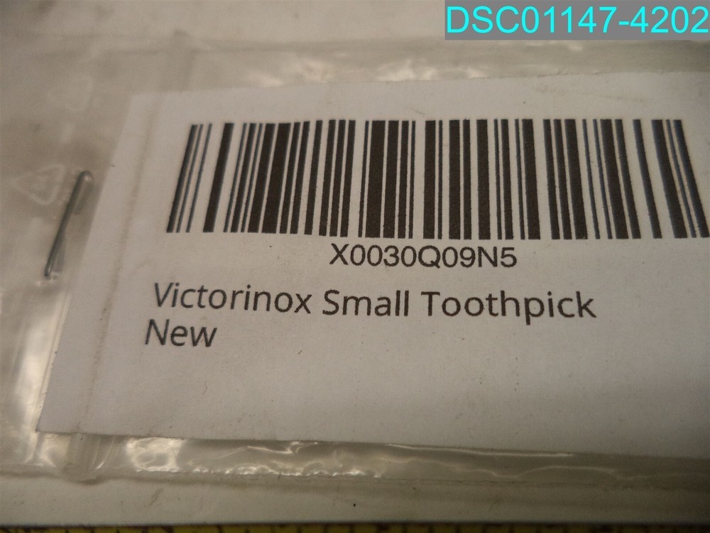 VICTORINOX SMALL TOOTHPICK