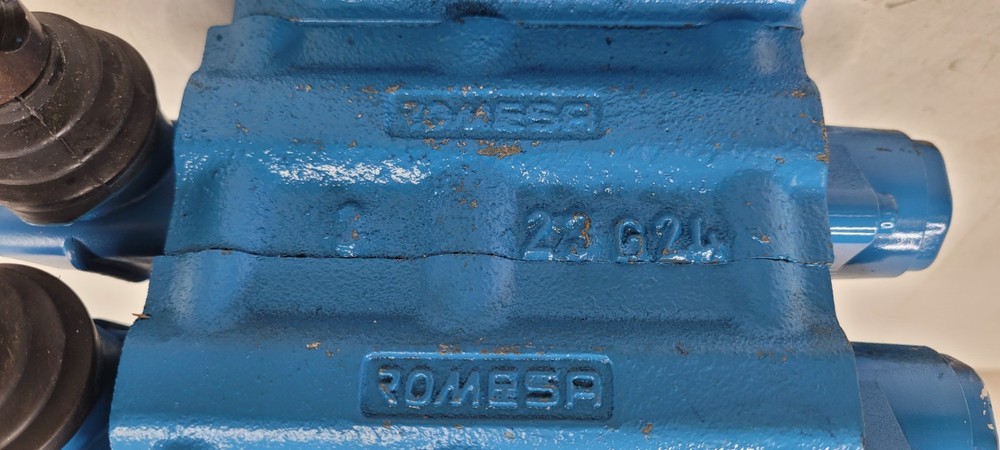 Romesa Double Hydraulic Spool Control Valve 23G24