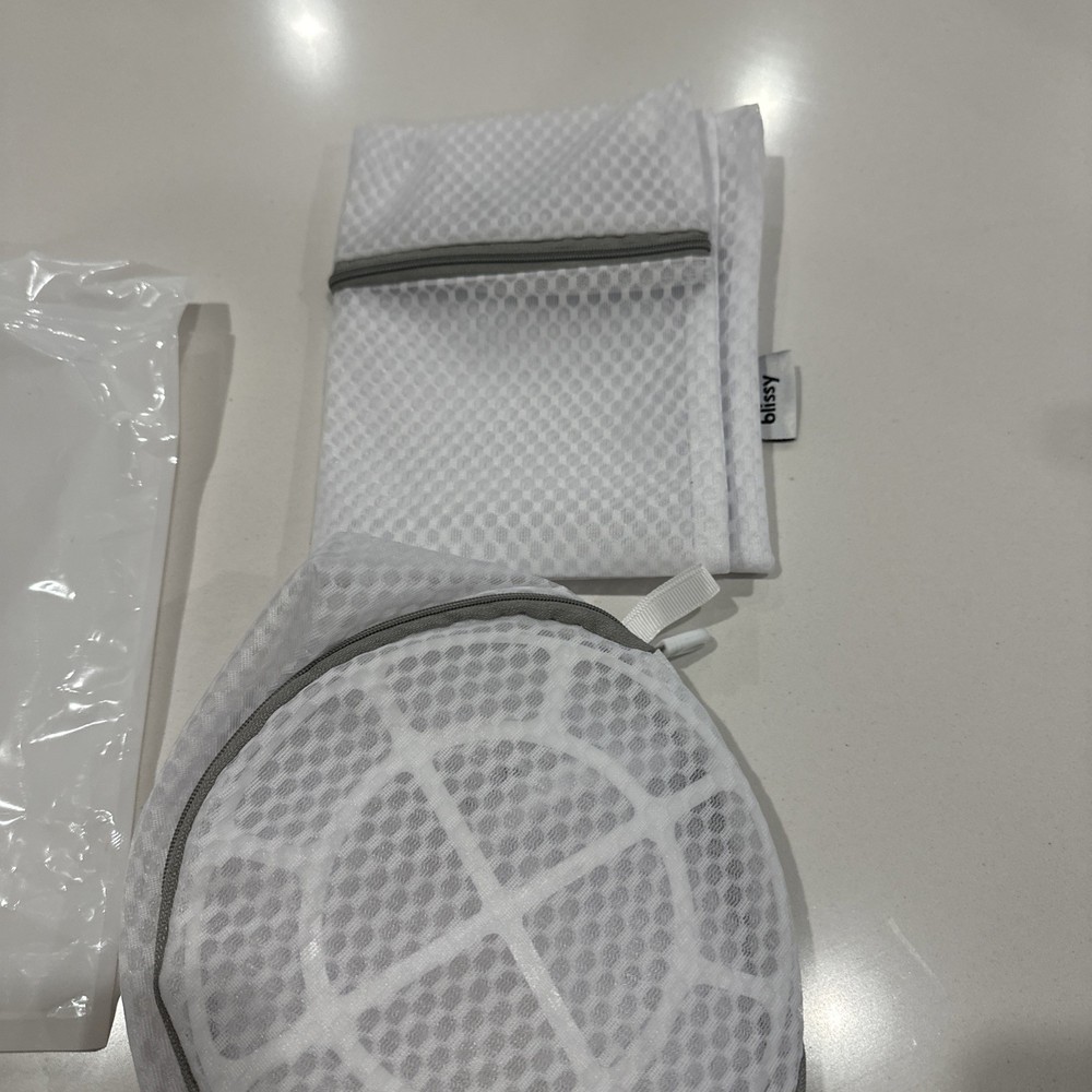 4 quantity BLISSY White Mesh Laundry Bags x2: Rectangular & Cylindrical. NEW.