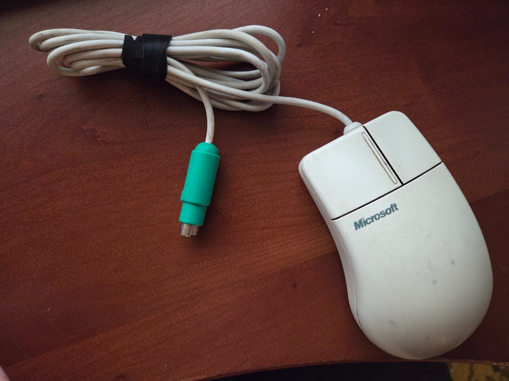 Microsoft 2 Button PS/2 Mouse Port Compatible Mouse 2.1a - White, good condition