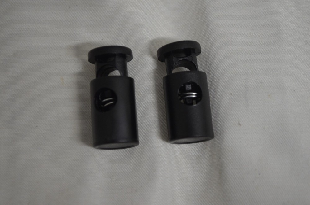 PLAIN BLACK SNEAKER SHOE LACE LOCKS SET LOGO SPRING STOPPER 2 PIECES PAIR STRING