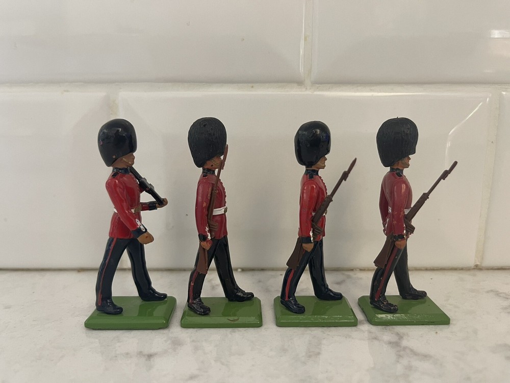 Britains Grehadier Guards (4)