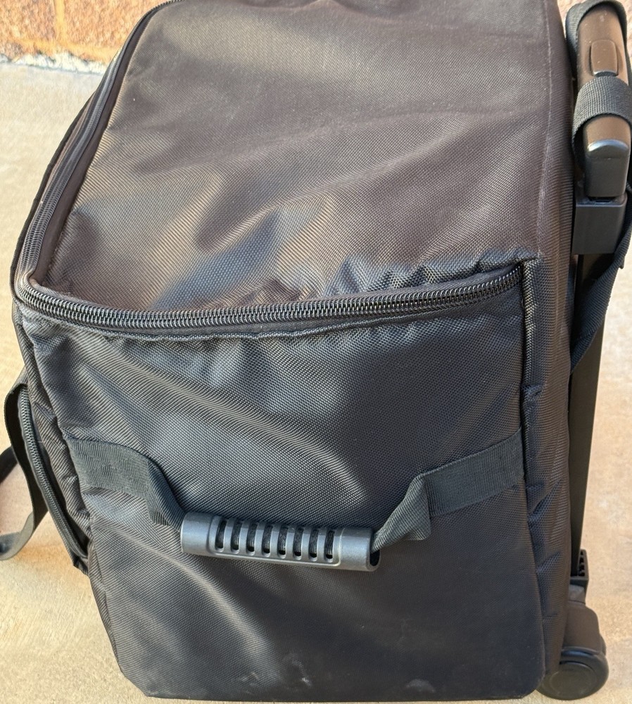 White Superlock Electronic 2000 ATS Serger w/ Rolling Case