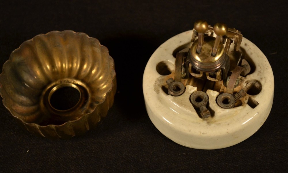 BRASS & CERAMIC VICTORIAN JELLY MOLD TOGGLE LIGHT SWITCH