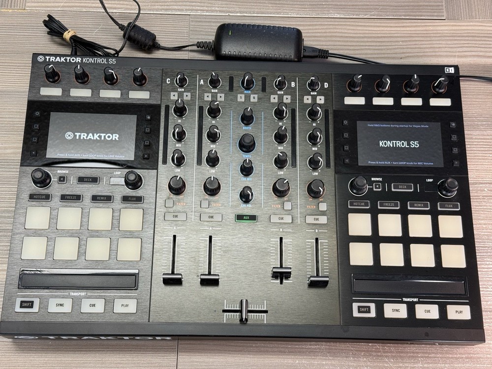 Native Instruments Traktor Kontrol S5 DJ Controller