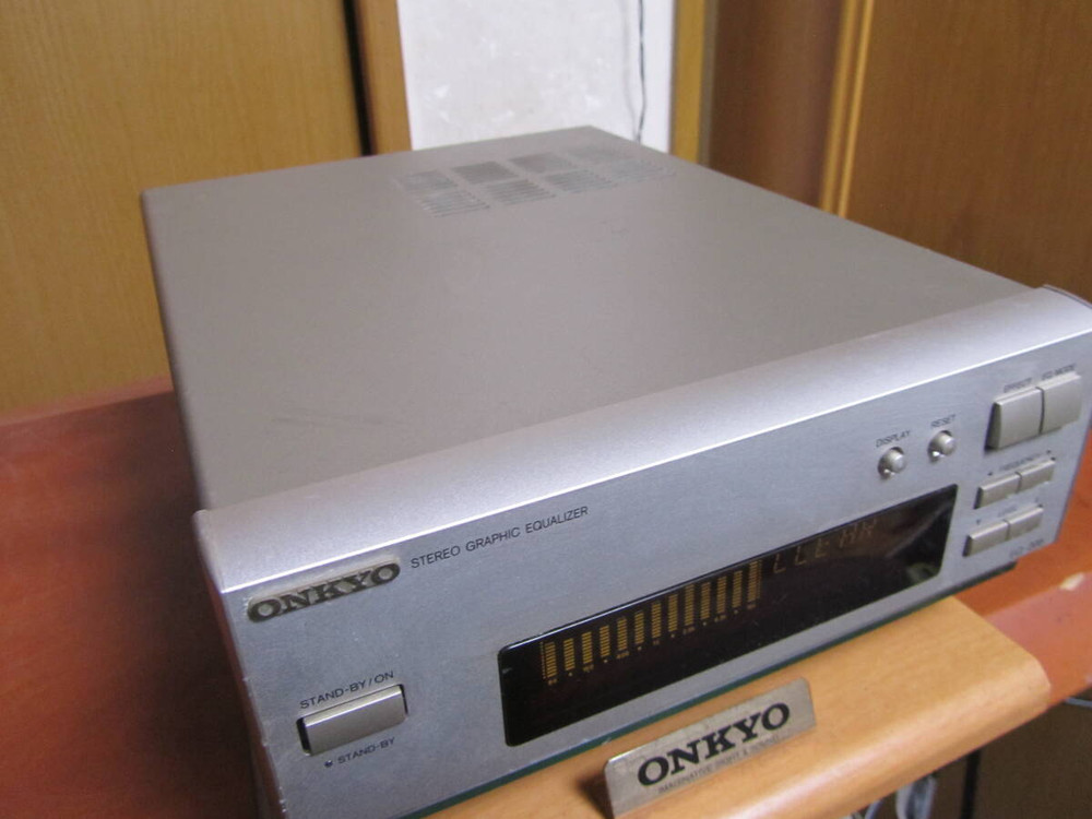 ONKYO EQ-205 Stereo Graphic Equalizer Home Audio Component Used