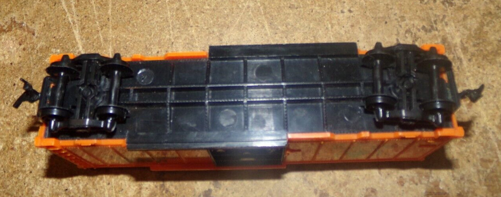 HO scale main central orange + black box car in nice shape used