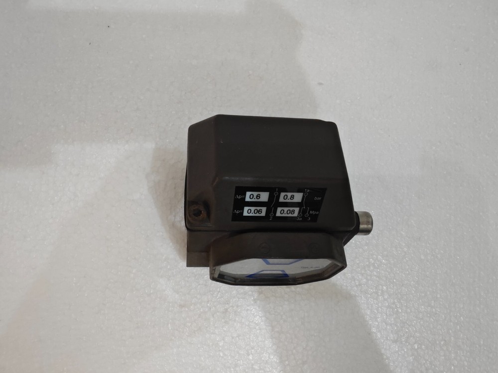 BOLL & KIRCH 4.36.2 DIFFERENTIAL PRESSURE INDICATOR 0.8 BAR