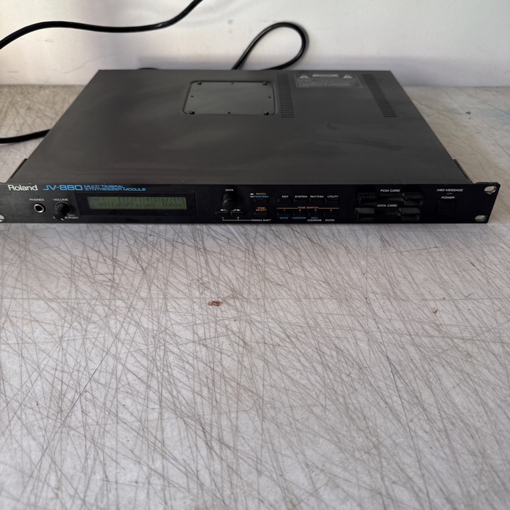 Roland JV-880 Rackmount Synthesizer Digital Multi Timbral MIDI Display Screen