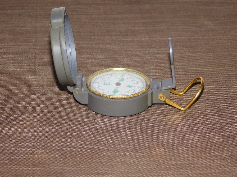 VINTAGE PLASTIC COLEMAN ENGINEER LENSATIC COMPASS
