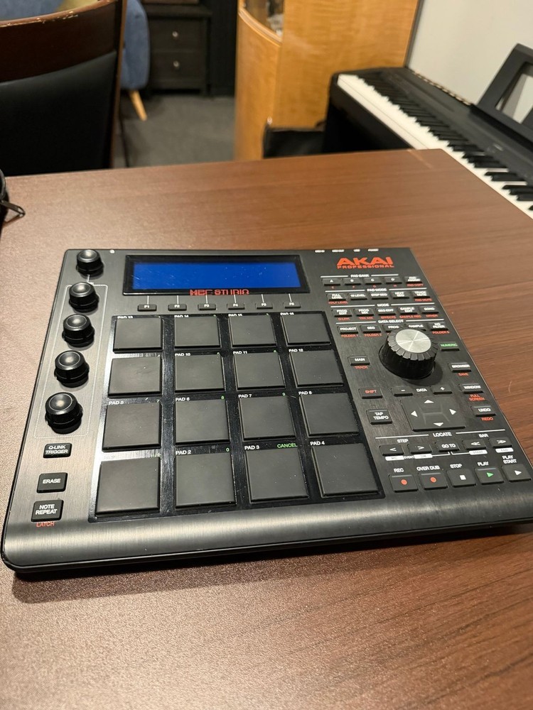 AKAI MPC STUDIO BLACK 2010