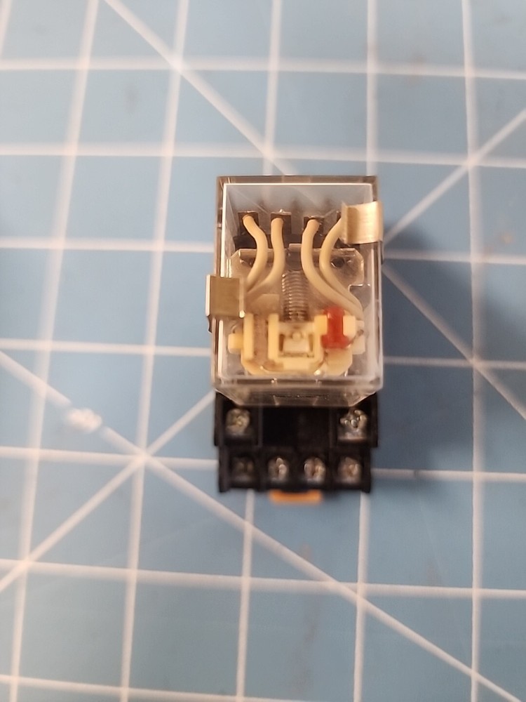 GE CR420MPL044J RELAY W/ BASE