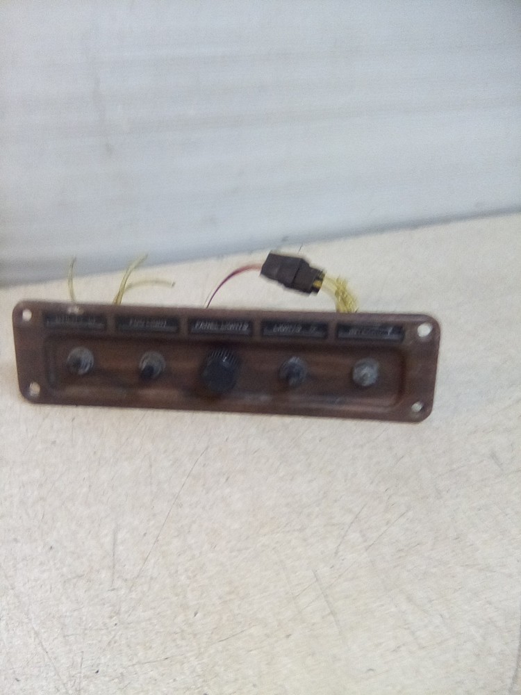 Freightliner FLD 22-25266-004 Dash Switch Panel