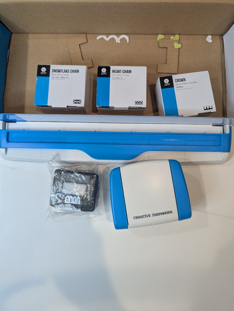 Creative Memories Original Border Maker System with 4 Cartridges