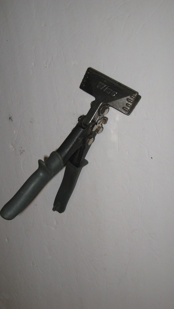 Wiss Crescent Metal Bender 3.25” Handheld