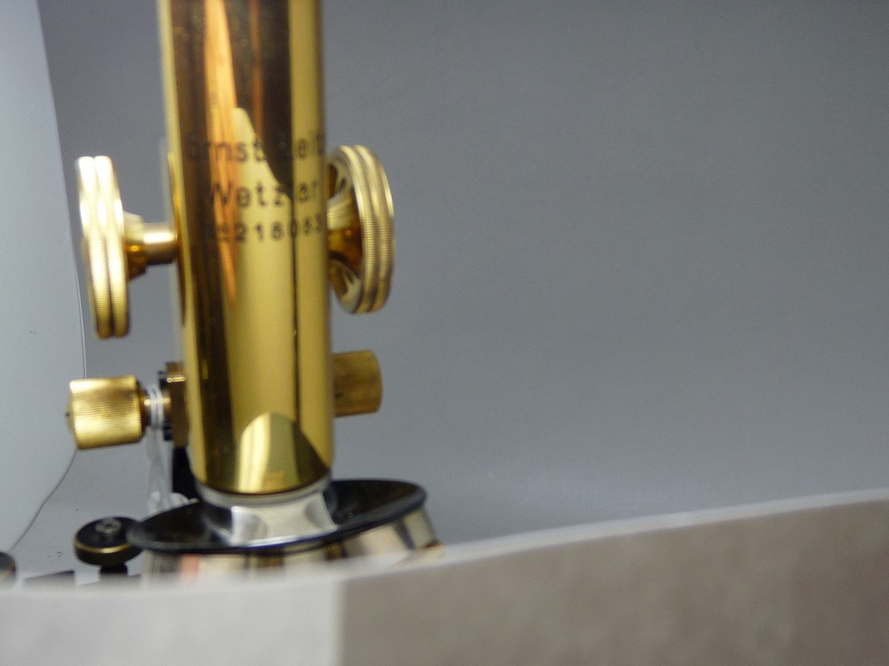 E.. LEITZ MICROSCOPE WITH CASE & LENSES 2-881