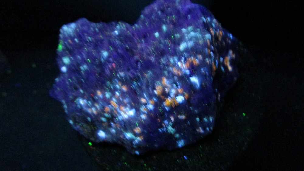 Multi-color Fluorescent mineral rock T20