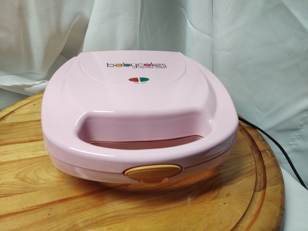 Babycakes Cupcake Maker Machine 8 Mini Cakes Griddle Pre Owned