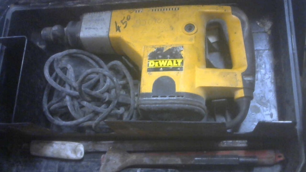 DEWALT D25313 SDS Rotary Hammer Drill With Case & German Plus Bits