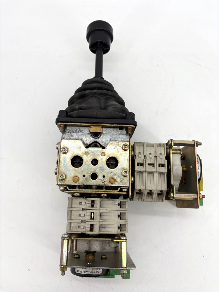 Gessmann VV64 2-Axis Joystick Controller Spring Returns to Center 6A 250V