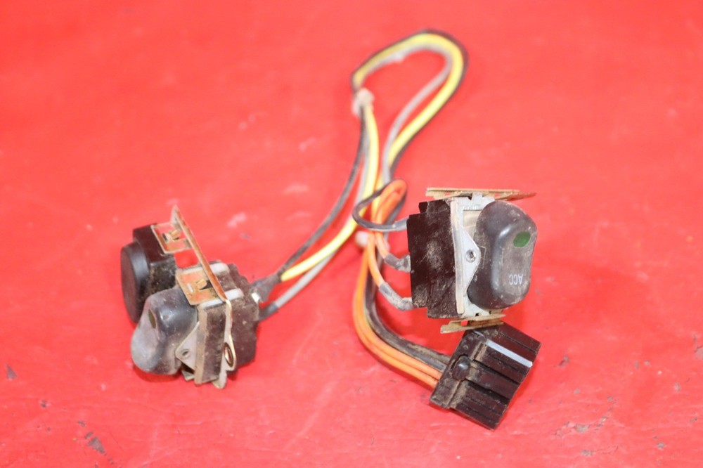 2001 HARLEY-DAVIDSON ELECTRA GLIDE CLASSIC FLHTC ACCESSORY SWITCH