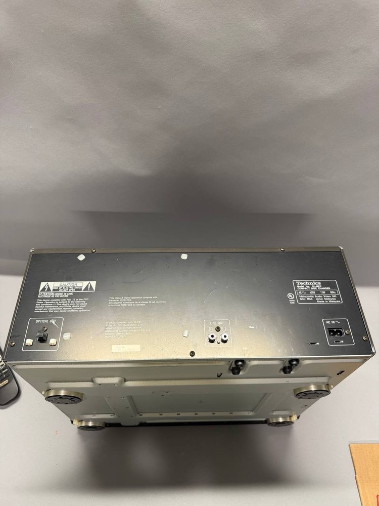 Technics SL-MC7 Compact Disc CD Changer Player w/ Remote – Works – Broken Corner