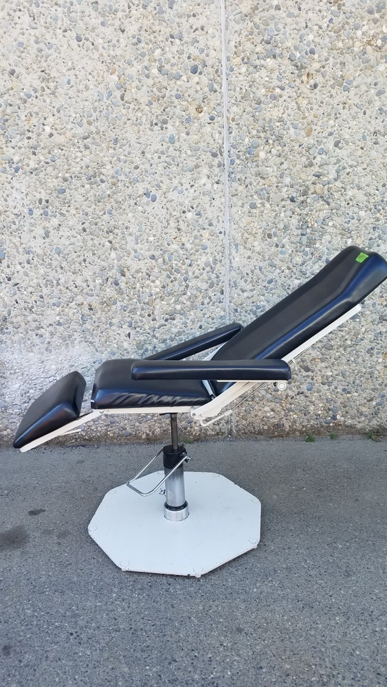 UMF Medical Power Exam Table