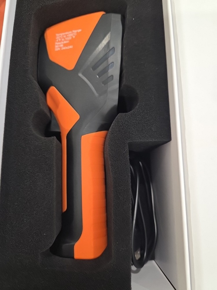 R20 handheld thermal camera, Super Resolution 240 x 240, Laser pointer thermal