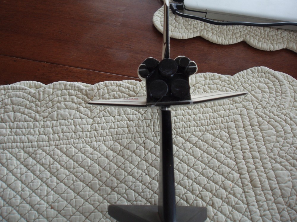 Space Shuttle Desk Model Discovery 1/200 with stand