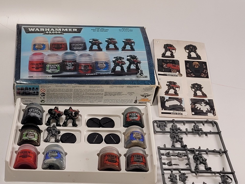 Games Workshop Warhammer 40K Paint Set Space Marine OOP Plastic