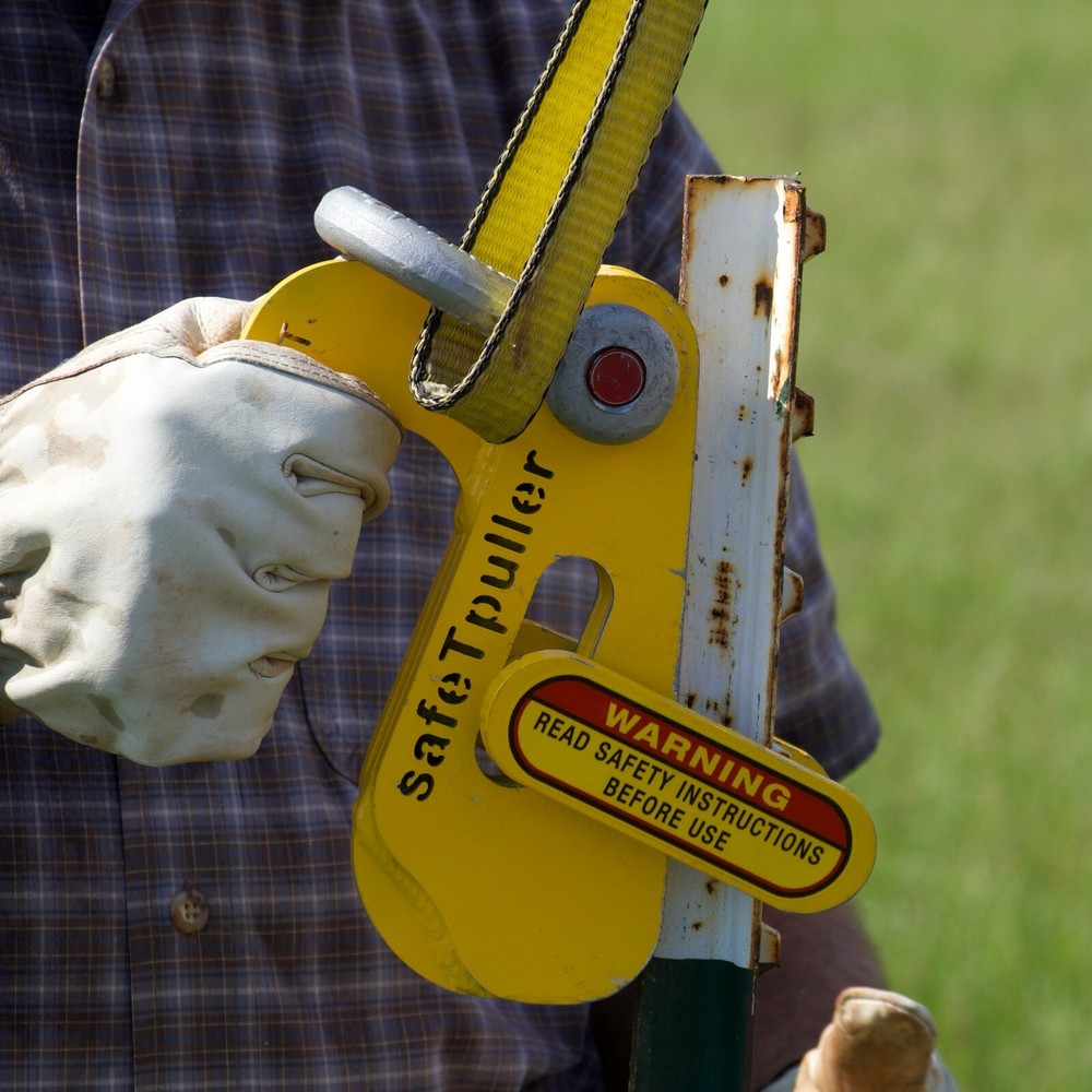 safeTpuller Kit T-post puller with shackle and sling t post removal tool kit