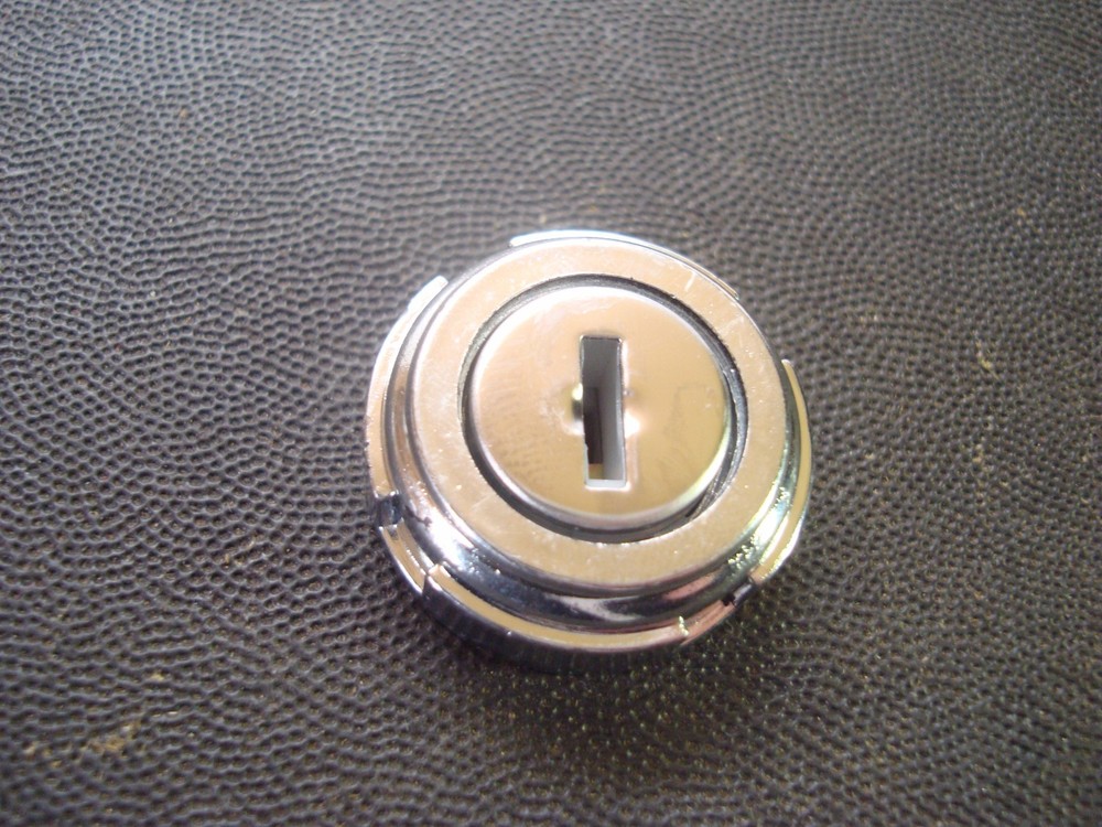 UNIVERSAL IGNITION SWITCH LOCK FLUSH MOUNT 6-VOLT 2-KEY 3 POSITION ON OFF START