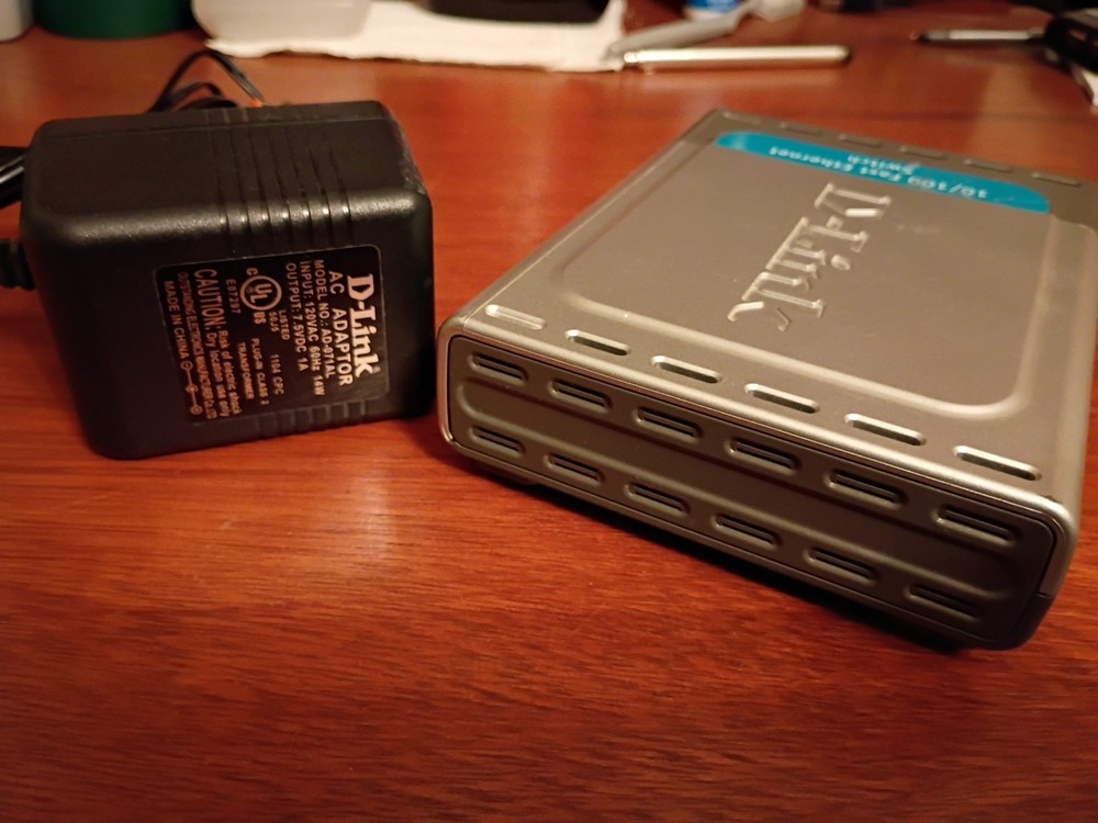 D-Link DSS-5+ 10/100 Fast Ethernet Switch with Power Adapter