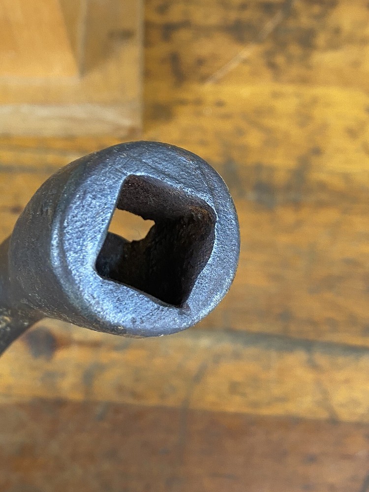 Antique Iron Handle ~ Crank, Turn, Spin ~ Hit or Miss Engine, Farm Implement?