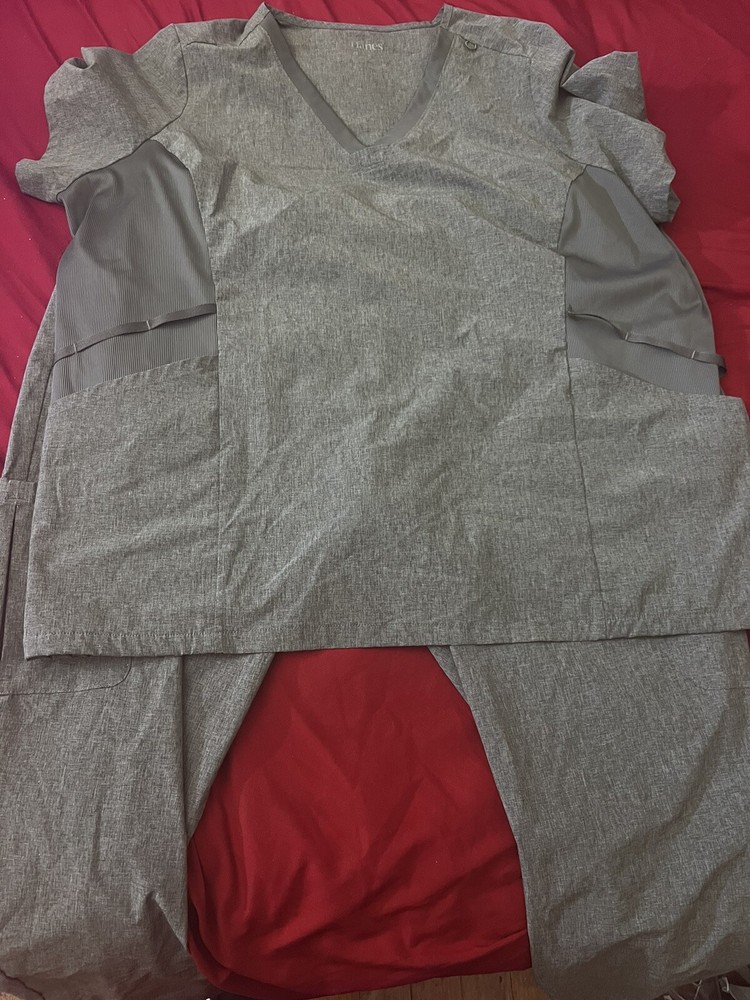 Women’s Light Grey Scrub Set. Size 3x