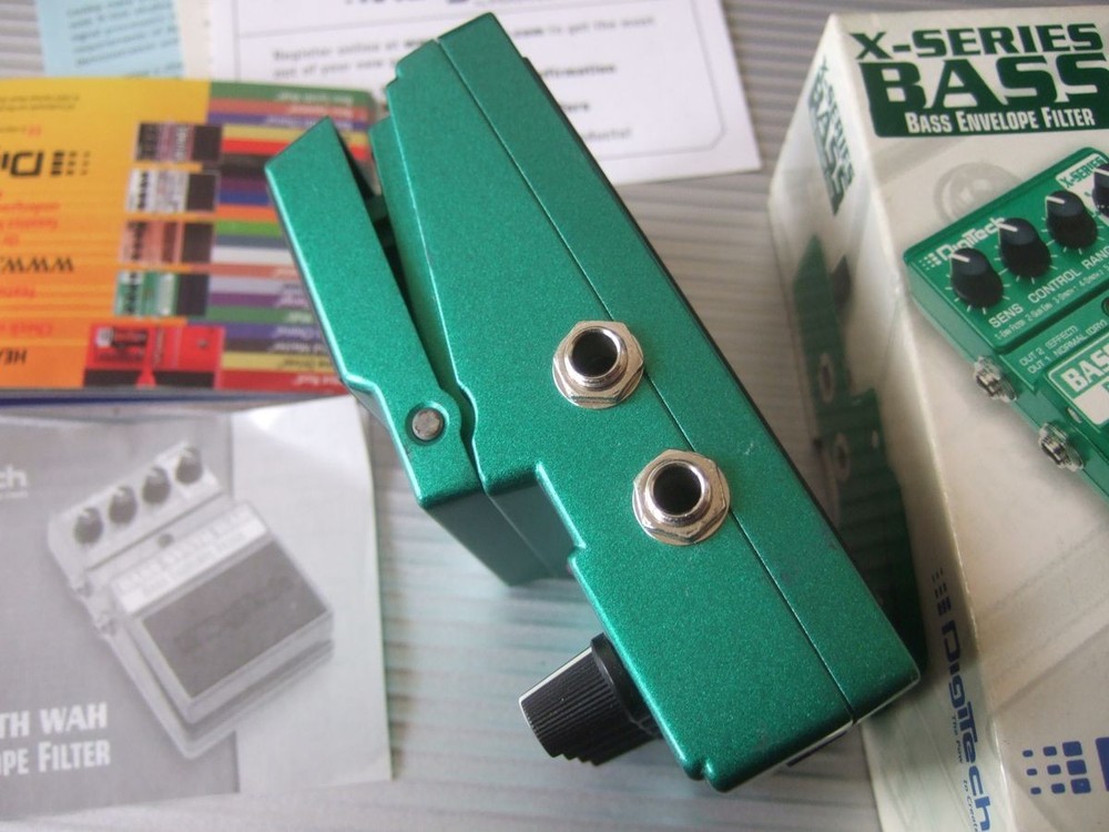 Complete with accessories DigiTech BASS SYNTH WAH DigiTech