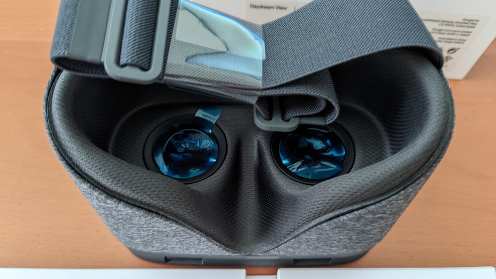 Google Daydream View VR Headset