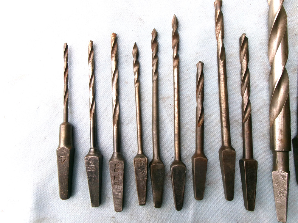 LOT OF 19 ASSORTED TWIST DRILL BITS - COUNTERSINKS - SCREWDRIVER BITS + MORE