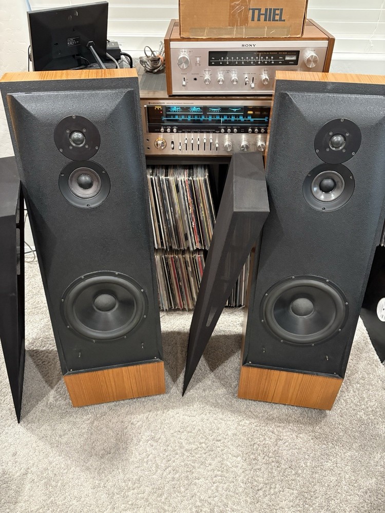 Thiel CS 3.5 Vintage Speakers Combo With Equalizer, Excellent Condition 🔥🔥🔥