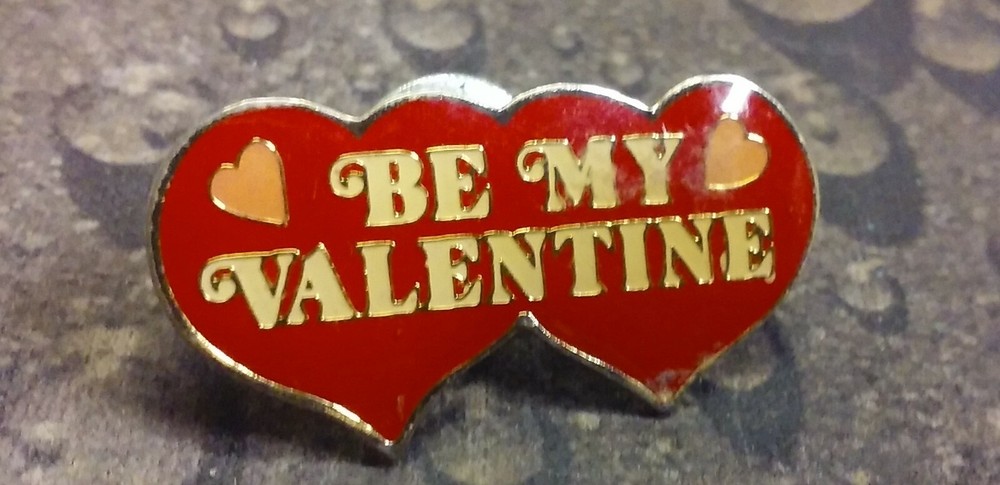 BE MY VALENTINE pin badge