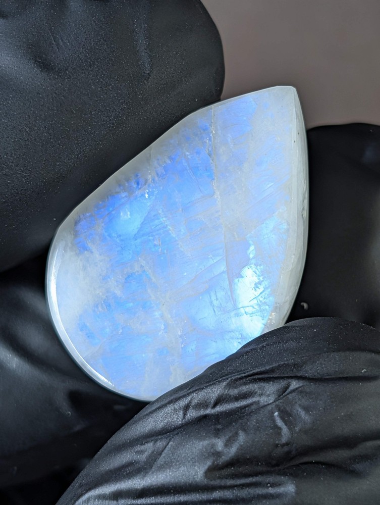 Moonstone – India – Cabochon - Hand-Cut