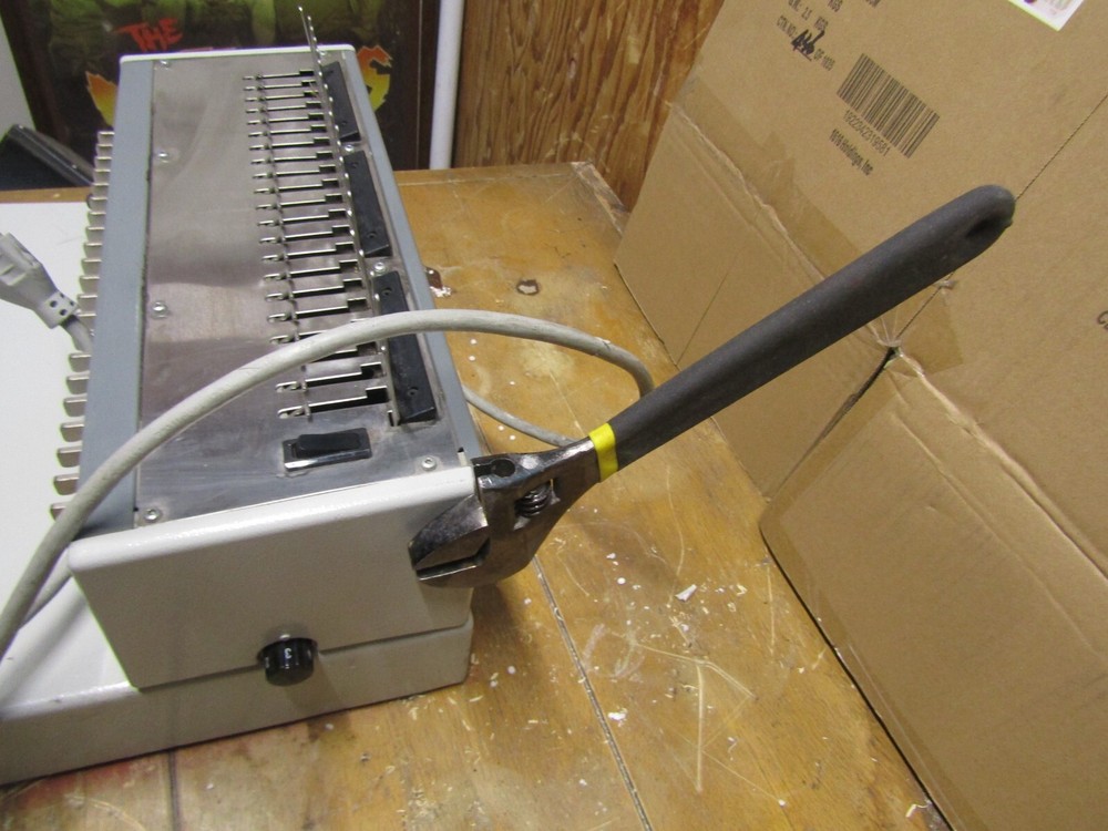 Ibico E-Kombo Electric & Manual Comb Binding Machine MISSING LEVER.