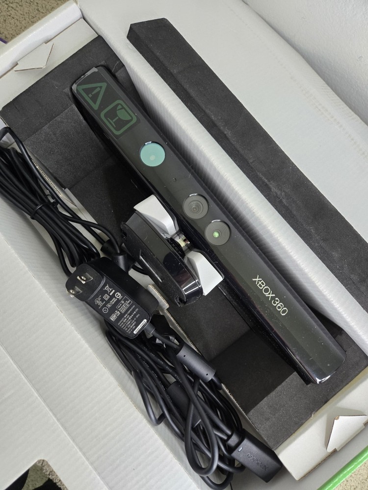 Microsoft Xbox 360 Kinect Connect Black Sensor Bar Open Box W/ Kinect Adventures