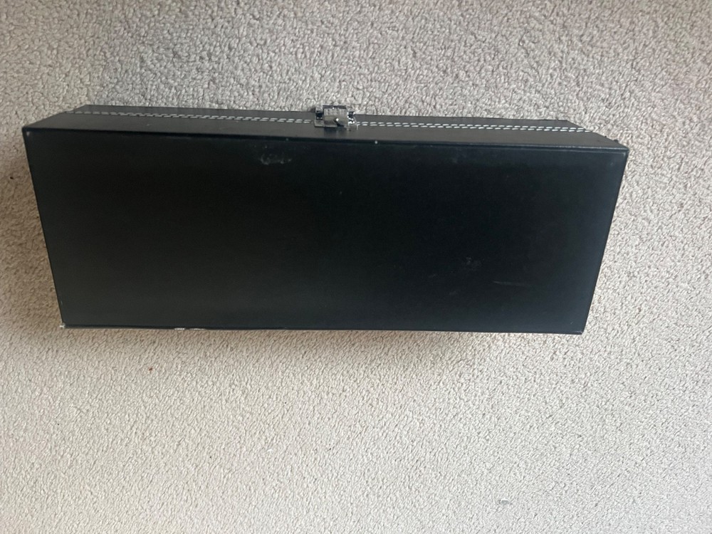 6-Slot Watch Box – 2 cushions missing