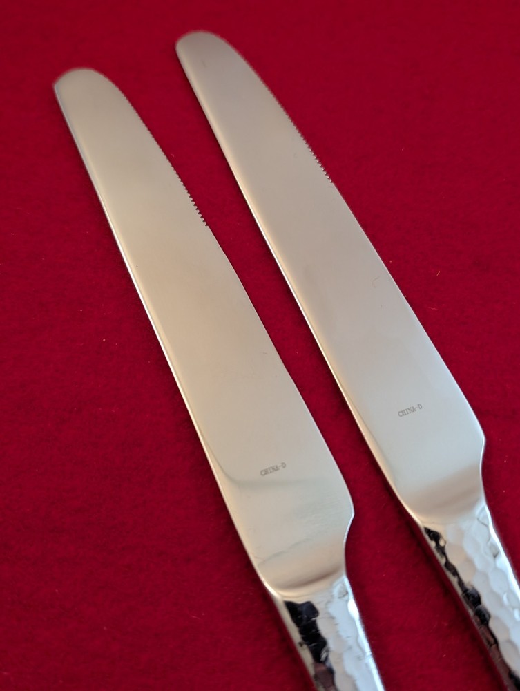 Unmarked Hammered Glossy Stainless 2-Dinner Knives, 1-Dinner Fork Silverware