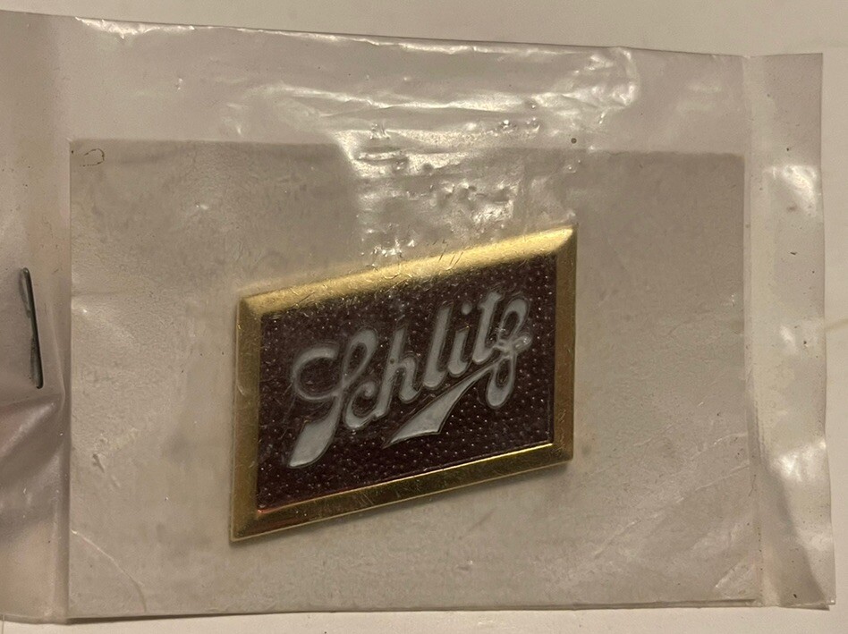 Vintage NOS SCHLITZ Beer Pinback