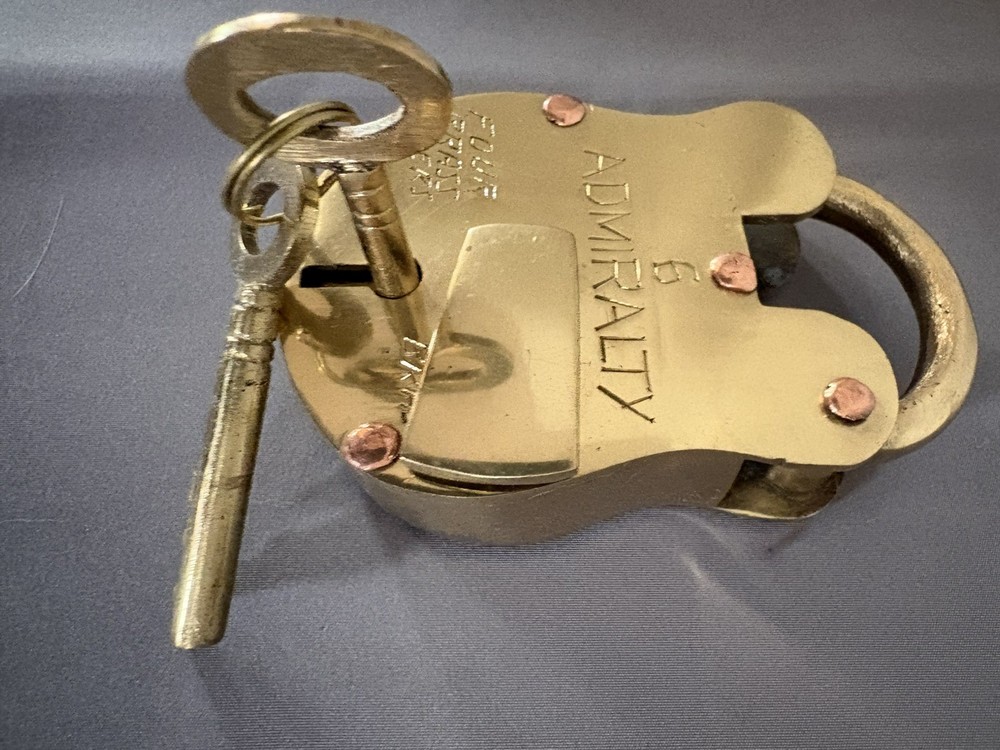 ANTIQUE ADMIRALTY 6 GENUINE SOLID BRASS PADLOCK, FOUR BRASS LEVERS & TWO KEYS