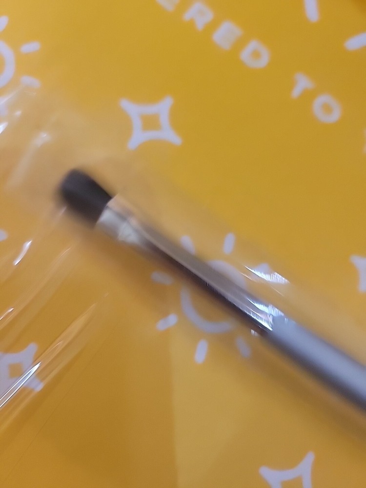 BLINC ALL OVER SHADOW BRUSH- NEW SHIPS FAST