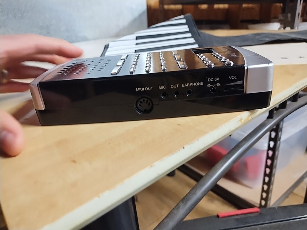 GIOVANNI Roll out electric piano / keyboard